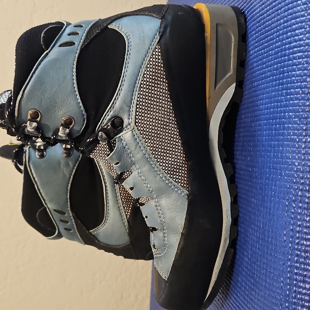 La Sportiva Hiking Boots, Size 7.5+ - Picture 4 of 16